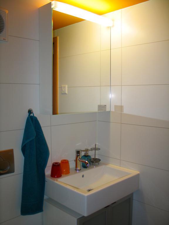 Artist'S Loft Zur Maloya Apartment Ormalingen Room photo