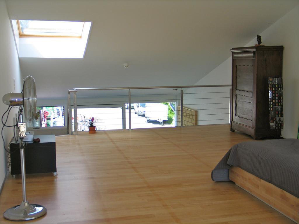 Artist'S Loft Zur Maloya Apartment Ormalingen Room photo